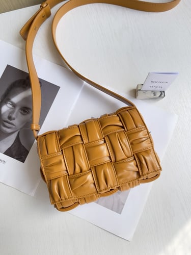 BV pleated cowhide braid mini 19*4*12cm