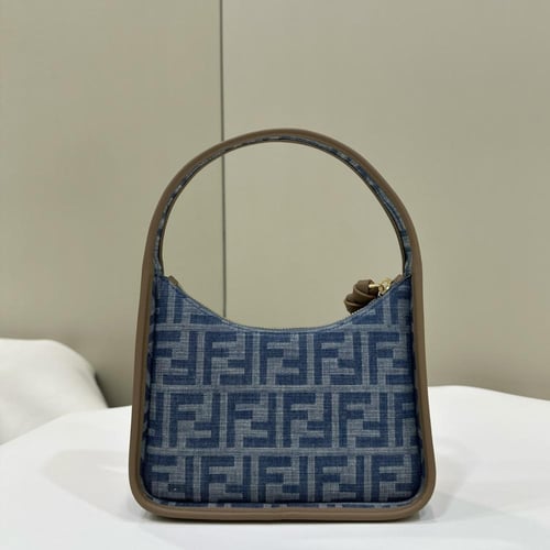 Fendi 28x20.5x7cm