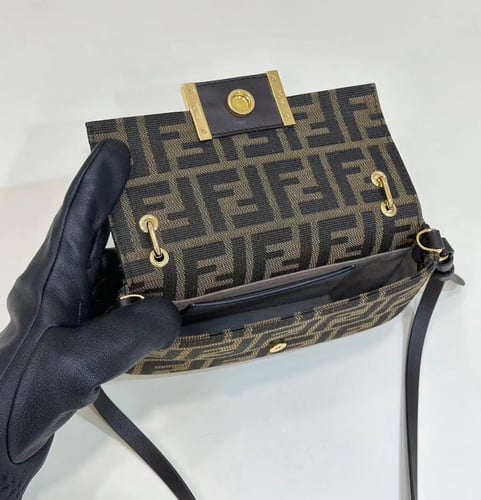 Fendi baguette