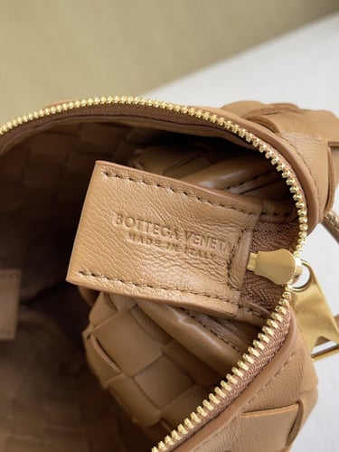 BV Woven crossbody bag 17*10*6cm