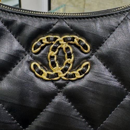 Chanel 23k 13.5x23.5x5.3cm