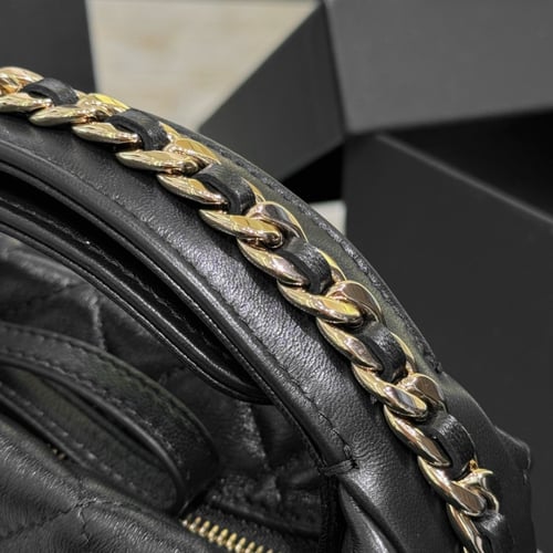 Chanel 23c 16x16x5.5cm