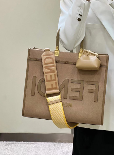 Fendi شوبنق
