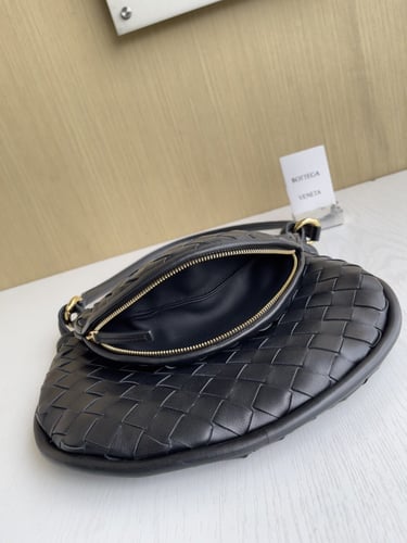 BV Underarm bag 24.5*7*19cm