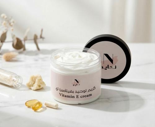 Therapeutic and moisturizing body cream (rich in v...