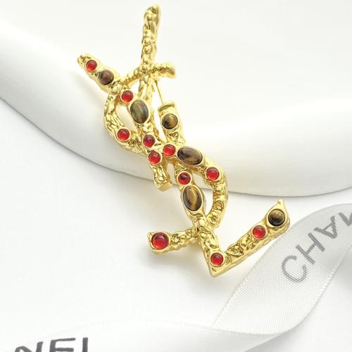 بروش أنيق من YSL