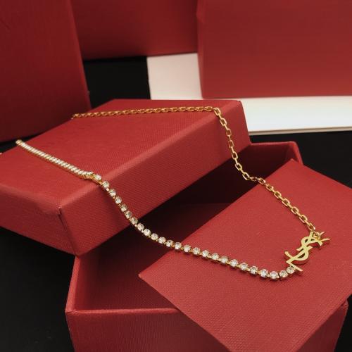 قلادة أنيقة من YSL