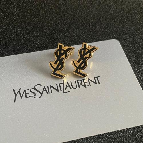 أقراط أنيقة من YSL