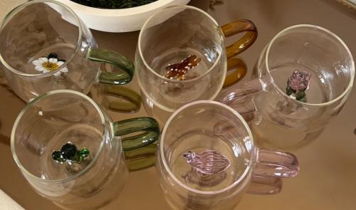 أكواب داخلية الشكل