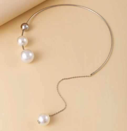 طقم بتصميم لؤلؤ وحبات فضي