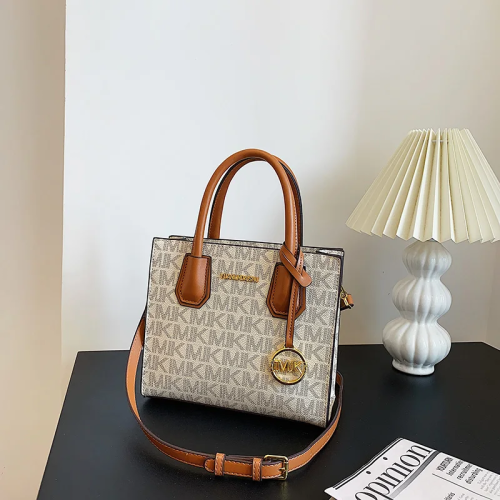 Crossbody bag with a modern style