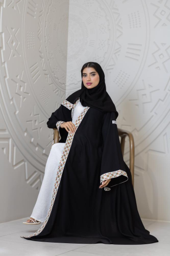 Half culottes with luxurious embroidery