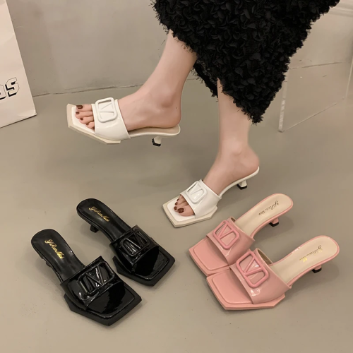 Women's modern slippers with a square toe