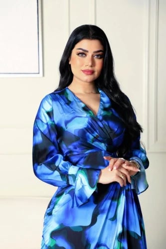 Elegant dress in a distinctive color