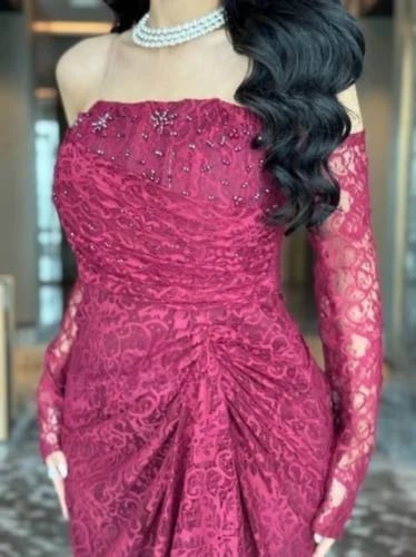 Evening dress with royal lace