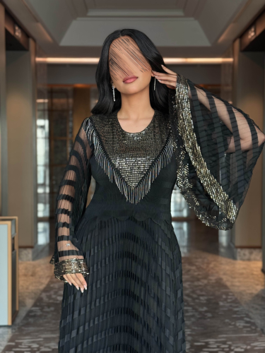 Dress with a special design and a loose fit