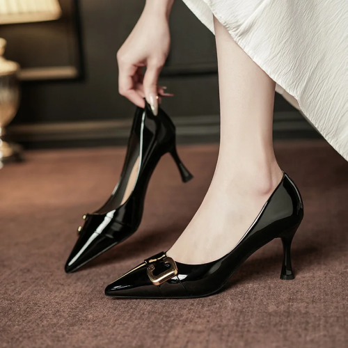 Women's high-heeled shoes