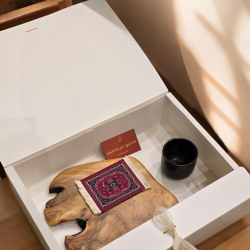 لوح تقديم خشبي مربع