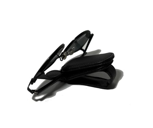 حامل نظارات مغناطيسي