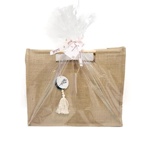 هدية بكج رمضاني متكامل بداخل سلة تنزه بحامل خشبي ف...