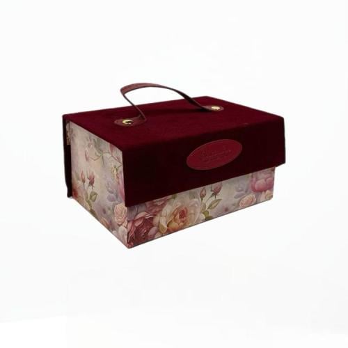 بوكس اهداء مخمل لون احمر مقاس 18.5*12*9 cm