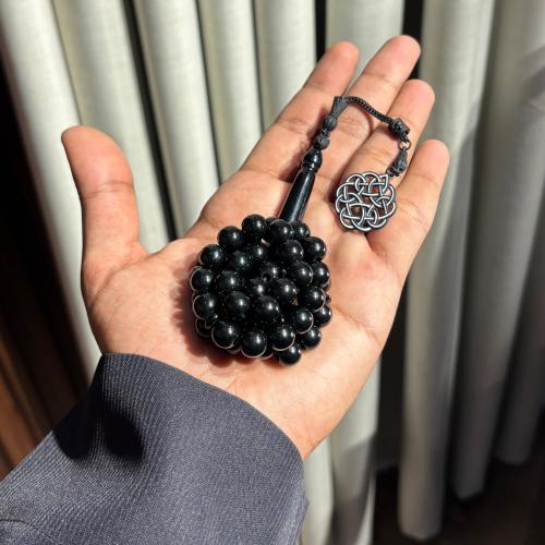 مسباح أسود ملكي