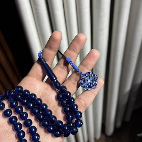 مسباح كحلي شفاف