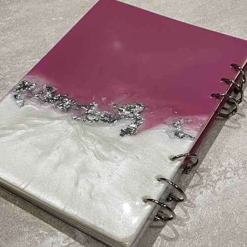 دفتر باللون الوردي و اللؤلؤي مع ورق الفضة