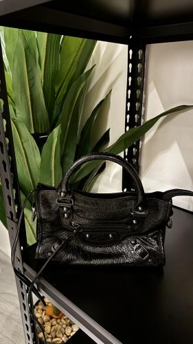 Miss Dior matte silver logo