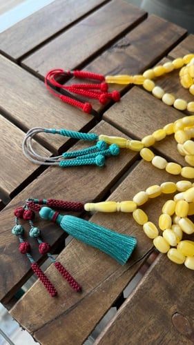 سبح تراب كهرمان شبيه الكهرمان الطبيعي *السعر للحبه...