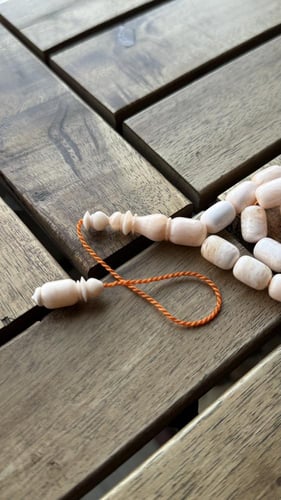 شبيه الكهرمان