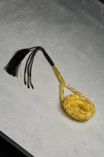 مسباح كهرمان طبيعي صنوبري