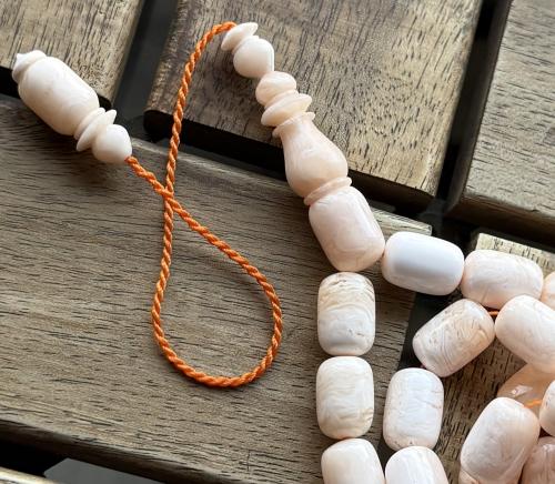 شبيه الكهرمان