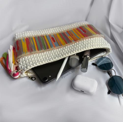 شنطة باوتش باللون الابيض