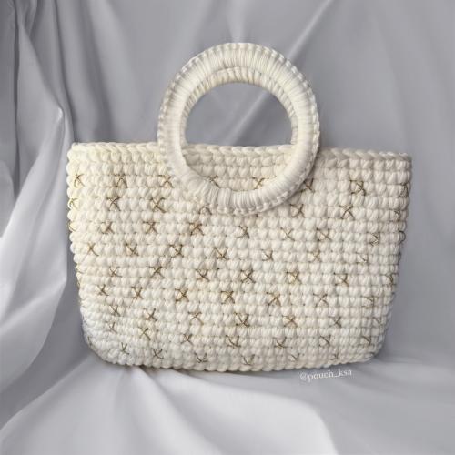 شنطة يد باللون الابيض