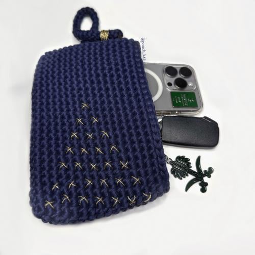 ميني باوتش باللون الكحلي