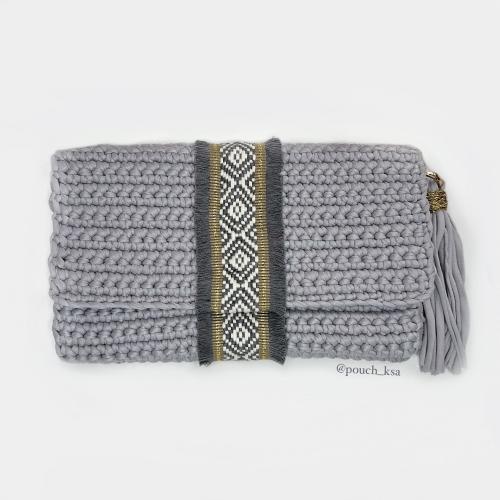 شنطة باوتش متميزة باللون الرمادي