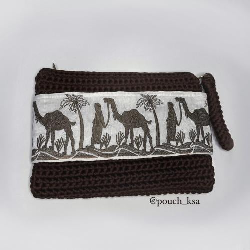 شنطة باوتش باللون البني