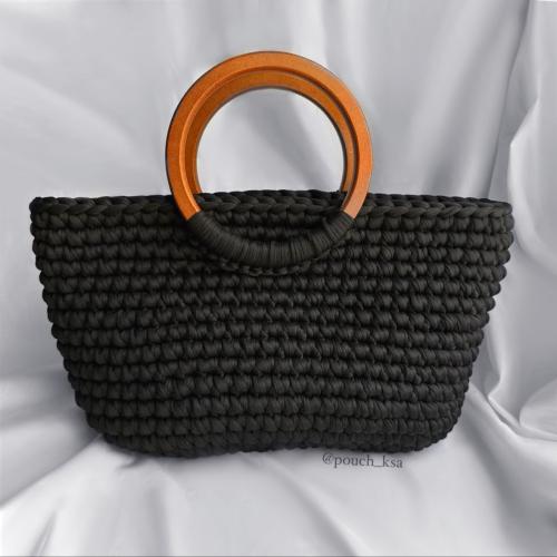 شنطة يد باللون الاسود