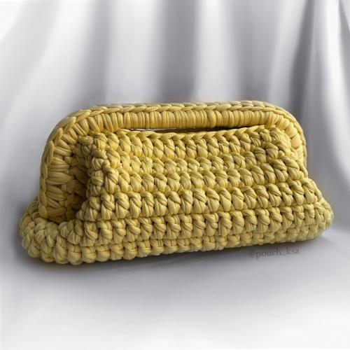 شنطة كلاتش باللون الأصفر الفاتح