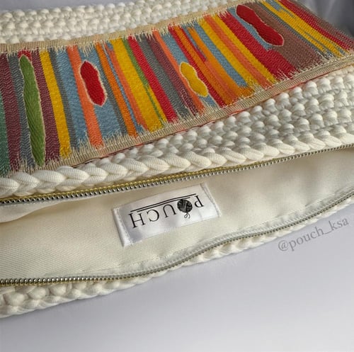 شنطة باوتش باللون الابيض