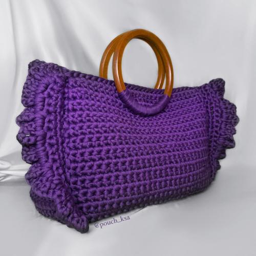 شنطة يد بتصميم خاص باللون الموڤ الغامق