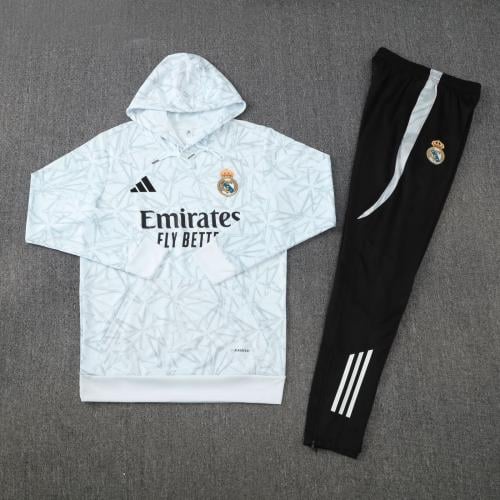 طقم ريال مدريد الجديد بتصميم أنيق