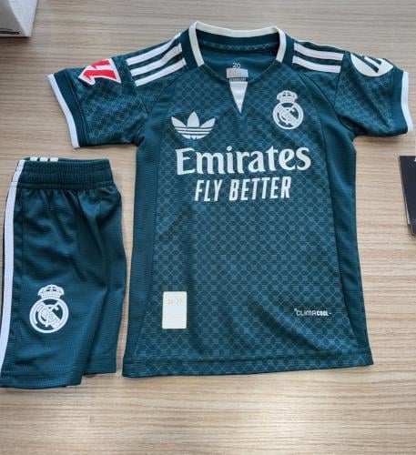 طقم ريال مدريد الاحتياطي للأطفال 2026-2027