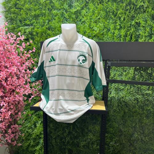 تيشيرت المنتخب السعودي الجديد باللون الأبيض والأخض...