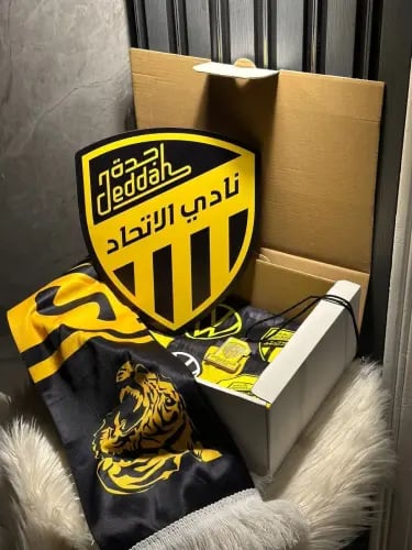 بكج الاتحاد المميز 2 تيشيرتات ومجسم الاتحاد