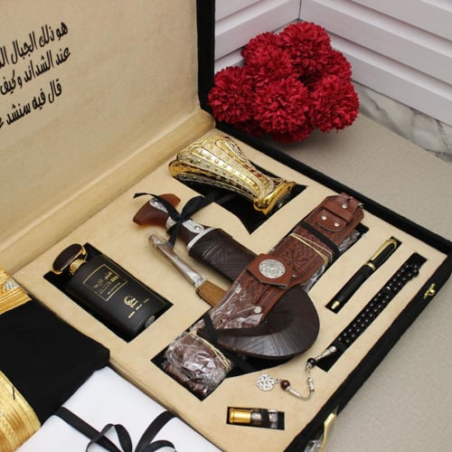 بكج رجالي فاخر يقدم بأناقة لا تُقاوَم