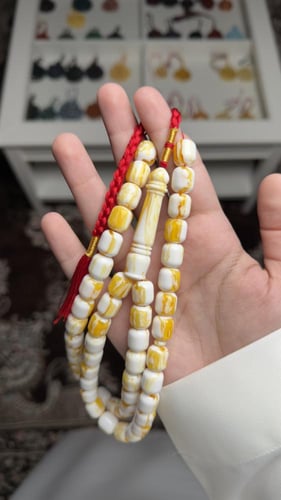 مستكة الماني - شبيه الكهرمان