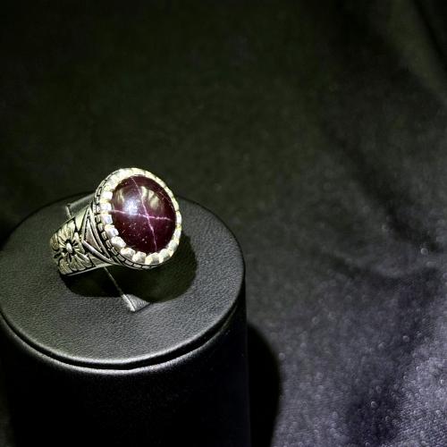 جارنت نجمي افريقي طبيعي ملكي صياغة عارف فضه 990، المقاس(US 7.5). طول الحجر(12.8)، عرض الحجر(10.5)