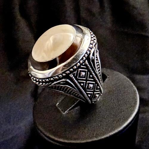 Baqrani Yemeni, skilled craftsmanship.. 990 silver.. size (US 10).. length of the stone (21).. width of the stone (18.5)